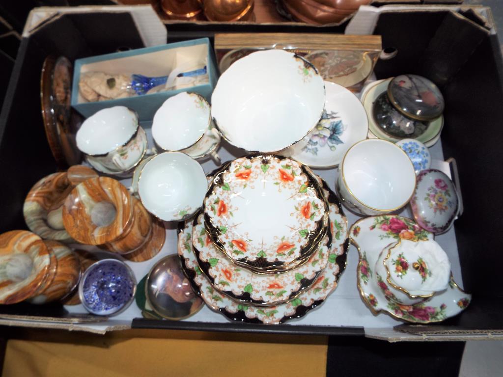 A good mixed lot to include ceramics by Royal Albert decorated in the Old Country Roses pattern,