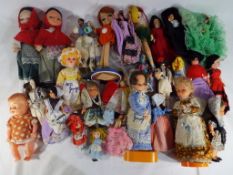 Dolls - A quantity of world costume doll