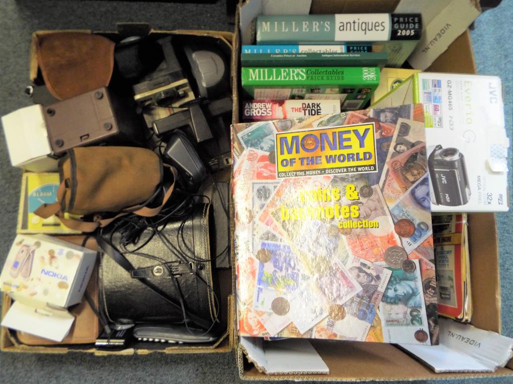 A good mixed lot to include a quantity of vintage cameras comprising Polaroid, Kodak,