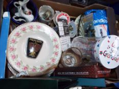 A good mixed lot to glassware,