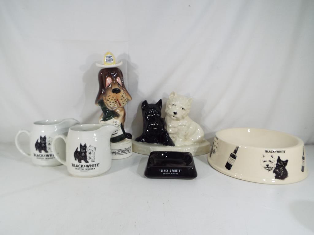 Breweriana - a collection of Black & White Scotch Whisky collectables to include a Brentleigh Ware