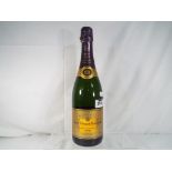 A bottle of Veuve Clicquot Ponsardin Vintage Reserve 1996 Est £40 - £60