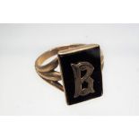A gentleman's 9 carat gold ring set with onyx, size U, approximate weight 4.29 grams (all in).