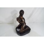 A bronze figurine depicting a female nude set on an Italian marble plinth, 24 cm (h).