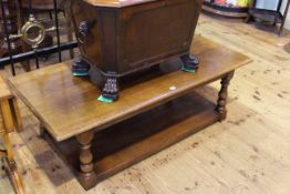 Titchmarsh & Goodwin low oak rectangular centre table with undershelf and turned supports,