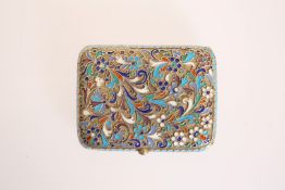 A LATE 19th/EARLY 20th CENTURY SILVER AND CHAMPLEVE ENAMEL CIGARETTE CASE IN THE RUSSIAN TASTE,