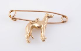 A YELLOW GOLD BROOCH, modelled as a greyhound,