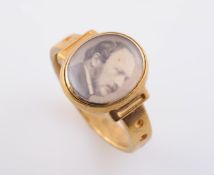 ROYAL INTEREST: A 19TH CENTURY RING, the oval mount with a photograph of Prince Albert,