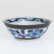 A CHINESE CRACKLE GLAZED BOWL, 19TH CENTURY, circular,