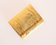 A 9 CARAT GOLD SNUFF OR PILL BOX, of rounded rectangular form,