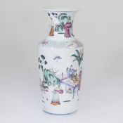 A CHINESE FAMILLE ROSE VASE, 19TH CENTURY, enamel painted with figures and a horse and cart,