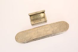 AN EARLY 19th CENTURY WHITE METAL SPECTACLES CASE, rectangular, with bowed ends,