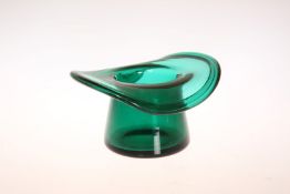 A 19th CENTURY GREEN GLASS FRIGGER MODELLED AS A TOP HAT, POSSIBLY NAILSEA,