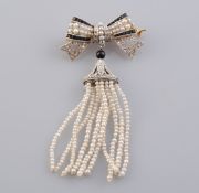 AN EDWARDIAN SEED PEARL AND BLACK ONYX BROOCH,
