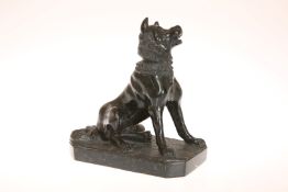 GRAND TOUR SCHOOL, 19th CENTURY, A GREEN SERPENTINE MODEL OF A SEATED MOLOSSIAN HOUND,