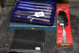 Cased silver teaspoons and silver handled knives, EP fish eaters,