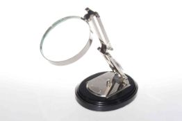 Desk top adjustable magnifying glass