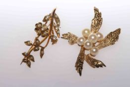 9 carat gold and seed pearl brooch and a 9 carat gold and cultured pearl brooch (2) Gross 8.