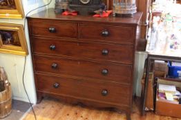 Early 19th Century mahogany chest of drawers, with strung drawer fronts and splayed feet,