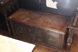 Small Victorian carved oak coffer, 91.
