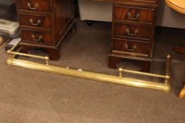 Brass twist rail extending fender