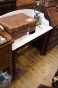 Victorian mahogany marble topped washstand on turned legs