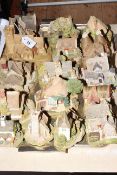 Collection of sixteen Lilliput Lane models