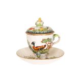 A 19th CENTURY NAPLES PORCELAIN CHOCOLATE CUP AND COVER ON STAND,