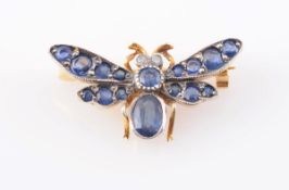 A LATE VICTORIAN SAPPHIRE SET BROOCH, modelled as an insect,