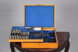 AN OAK CASED CANTEEN OF SILVER-PLATED CUTLERY, LATE 19TH/EARLY 20TH CENTURY, twelve place settings.