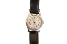 A GENTLEMAN'S LONGINES AUTOMATIC WRISTWATCH, the circular dial with centre sweep seconds,