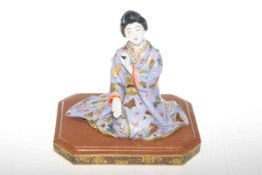 Japanese porcelain figure of a Bijin, late 19th/early 20th Century,