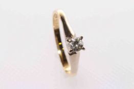 18 carat gold and single-stone diamond ring,