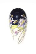 Moorcroft vase decorated with bees, first quality, 18.
