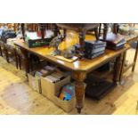 Victorian walnut extending dining table on turned reeded legs with two leaves and winder