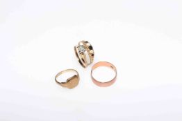 Two 9 carat gold Gents rings,