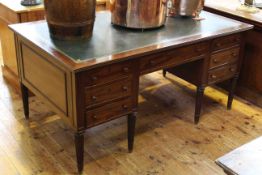 Mahogany leather inset partners desk having seven drawers to front and reverse on turned reeded