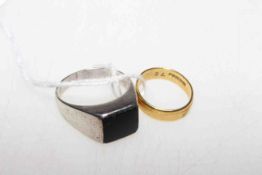 18 carat wedding band and silver ring (2)