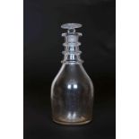 AN EARLY 19th CENTURY GLASS TAVERN DECANTER, of mallet form,