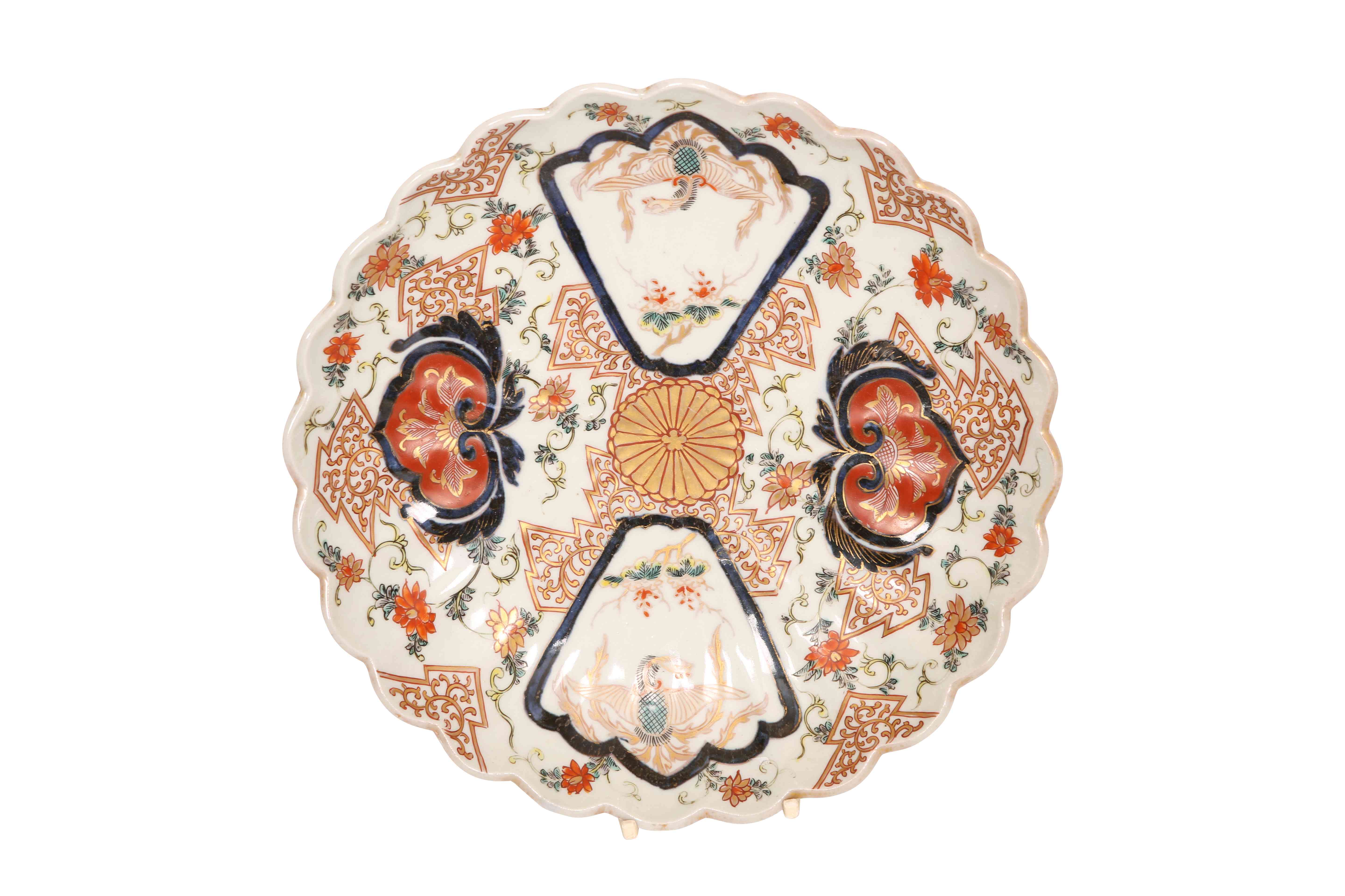 A JAPANESE PORCELAIN DISH, c.