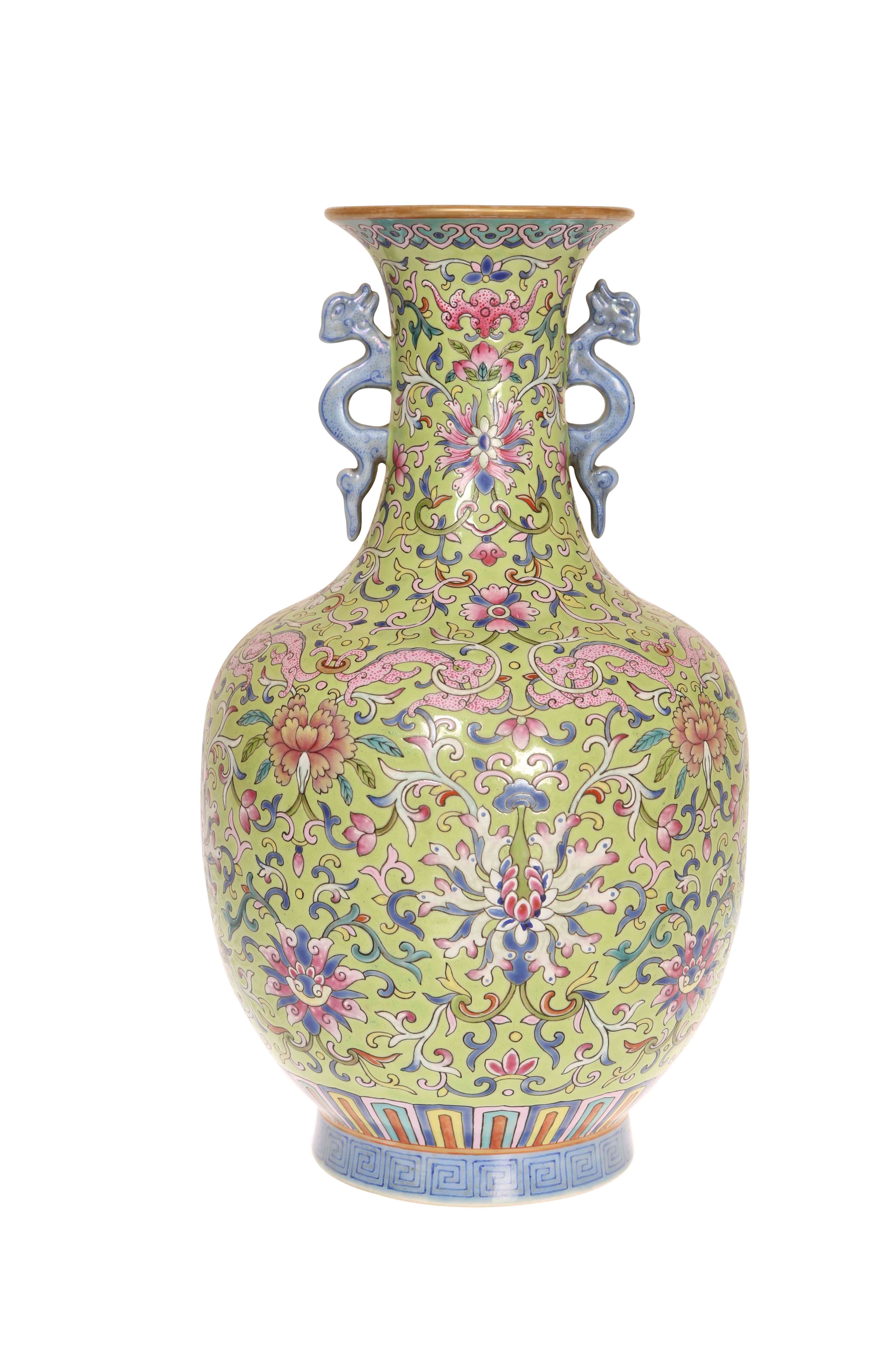 A CHINESE ENAMEL DECORATED PORCELAIN VASE, with twin handles,