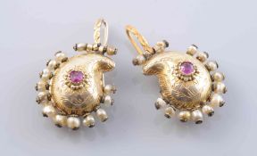 A PAIR OF GILT METAL AND PEARL EARRINGS, of bulbous teardrop shape with engraved detailing,