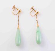 A PAIR OF JADEITE EARRINGS,