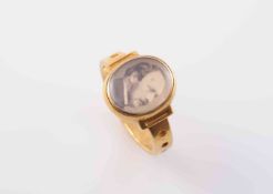 ROYAL INTEREST: A 19TH CENTURY RING, the oval mount with a photograph of Prince Albert,