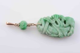 A CHINESE JADEITE PENDANT,