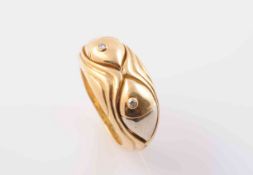 A DIAMOND SET RING BY BULGARI, the tapering moulded detail mount depicting two fish,