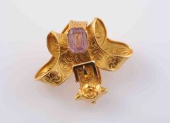 AN EARLY 19TH CENTURY TOPAZ SET BROOCH,