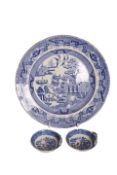 A GROUP OF EARLY 19th CENTURY WILLOW PATTERN PEARLWARE: comprising a pair of strainers,