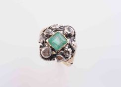 AN EARLY 19TH CENTURY EMERALD AND DIAMOND RING,