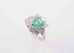 A COLOMBIAN EMERALD AND DIAMOND RING,